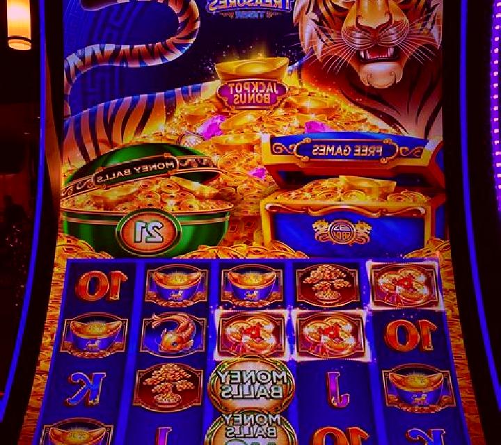 1-2-3 Wilds on Fire Diamond Treasures slot machine