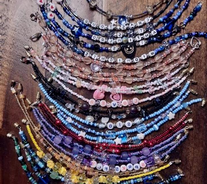 100 Bracelets online slot