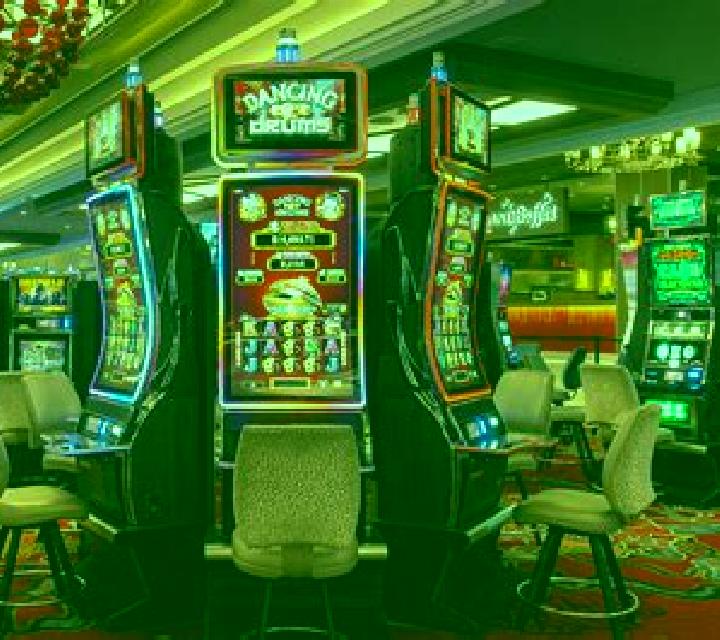 12 chairs slot machine