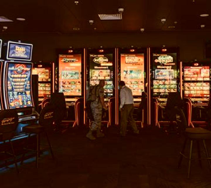 1st Avenue Panther Club slot machine