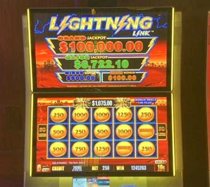 20 Hot Strike Dice Jackpot slot game
