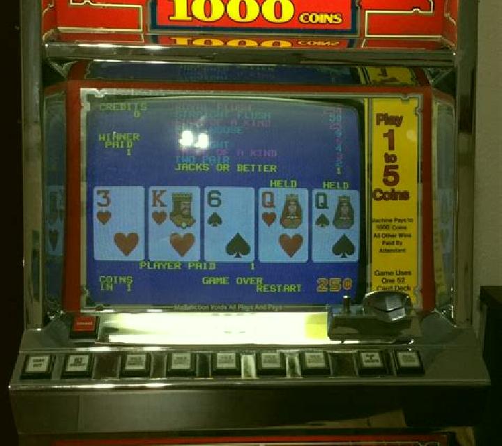 25-Line Coliseum Poker slot machine
