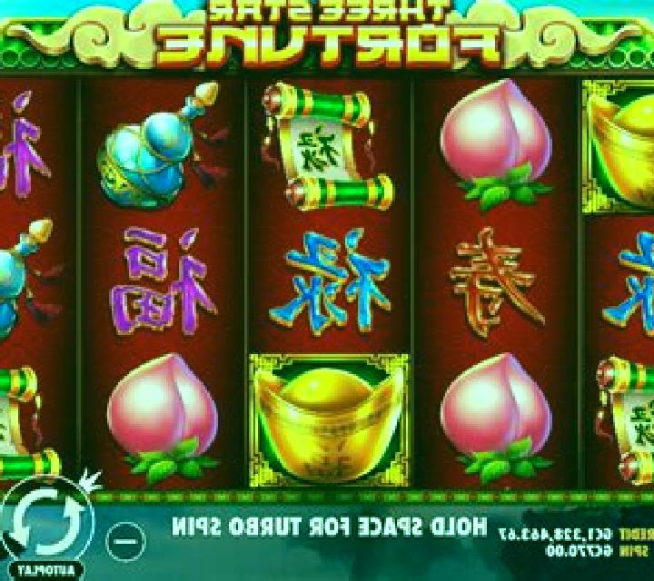 3 Combo Lucky Crackers slot machine