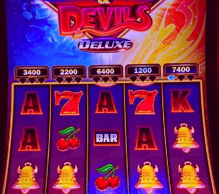 3 Energy Diamonds slot machine