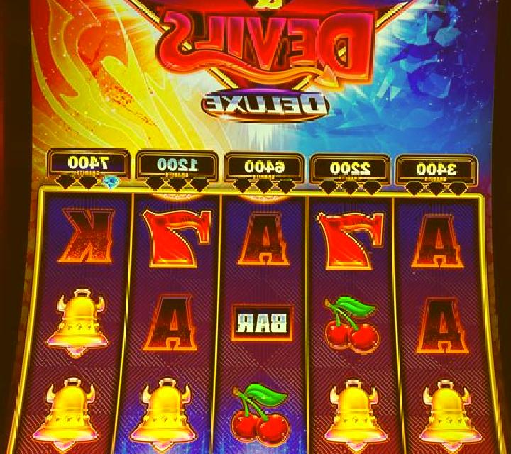 3 Jewelling Diamonds slot game