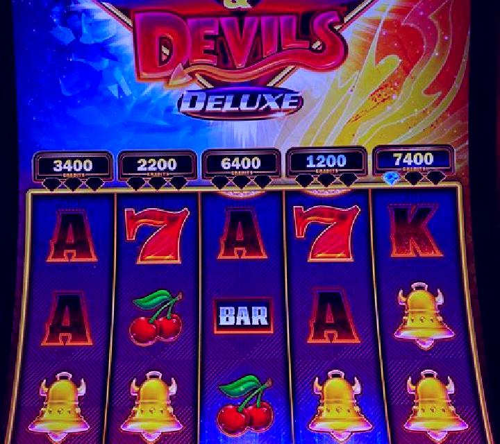 3 Jewelling Diamonds slot