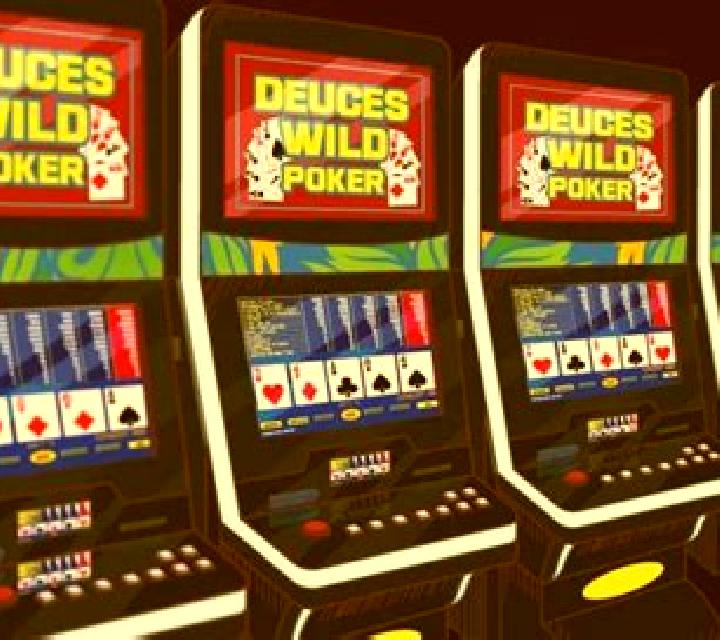4-Line Deuces Wild (GameOS) online slot