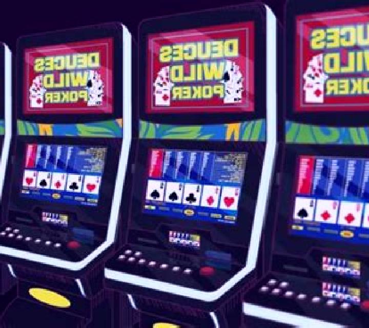 4-Line Deuces Wild (GameOS) slot machine