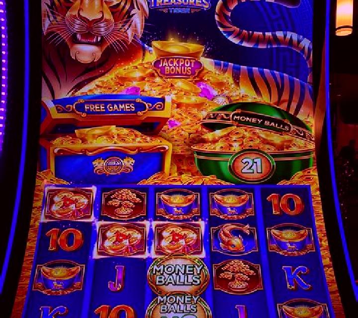 4 Montezuma s Treasure slot machine