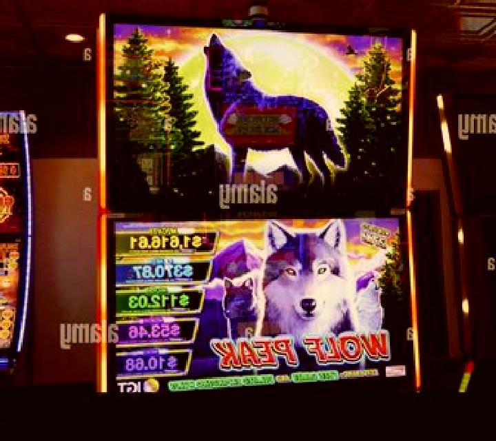 4 Wild Wolves slot machine