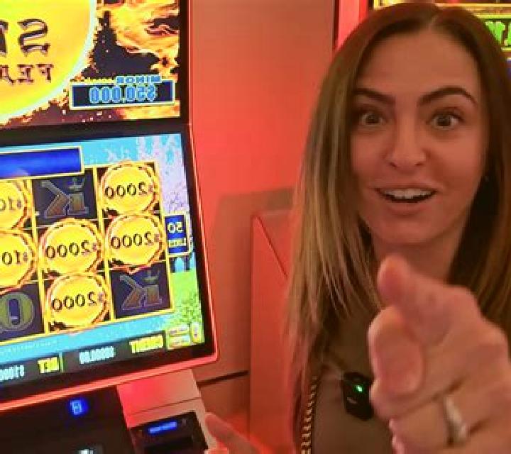 40 Cats And Cat Lady slot machine