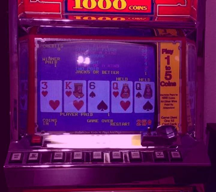 5 Card Poker slot machine