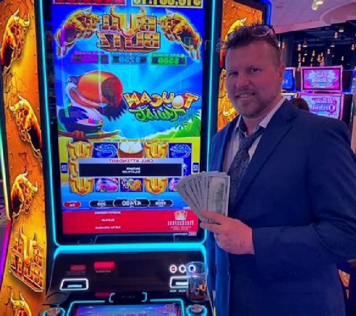 5 Dealers slot game