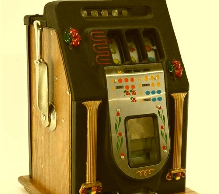 5 Diamond Plus slot machine