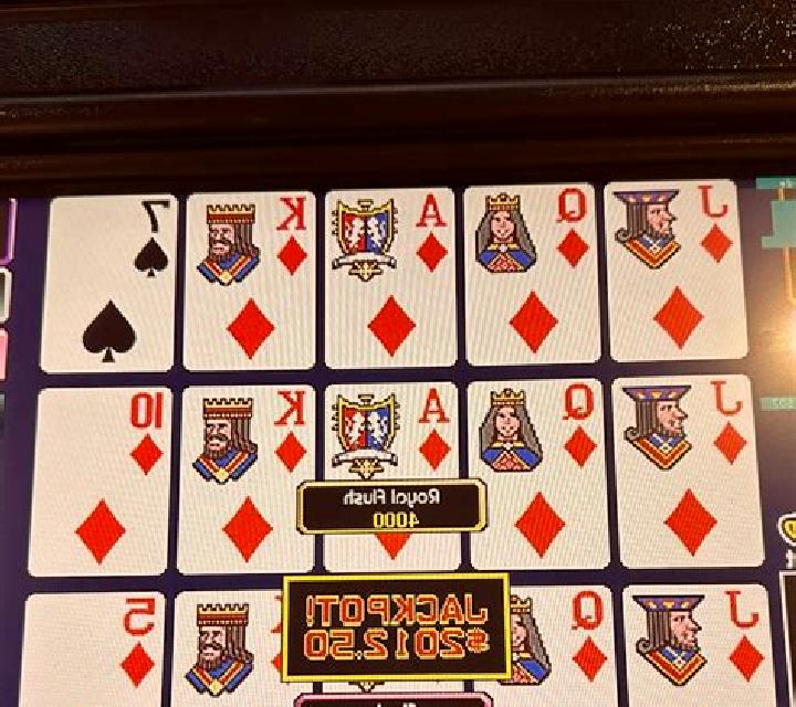 6 Card Poker (Novomatic) slot