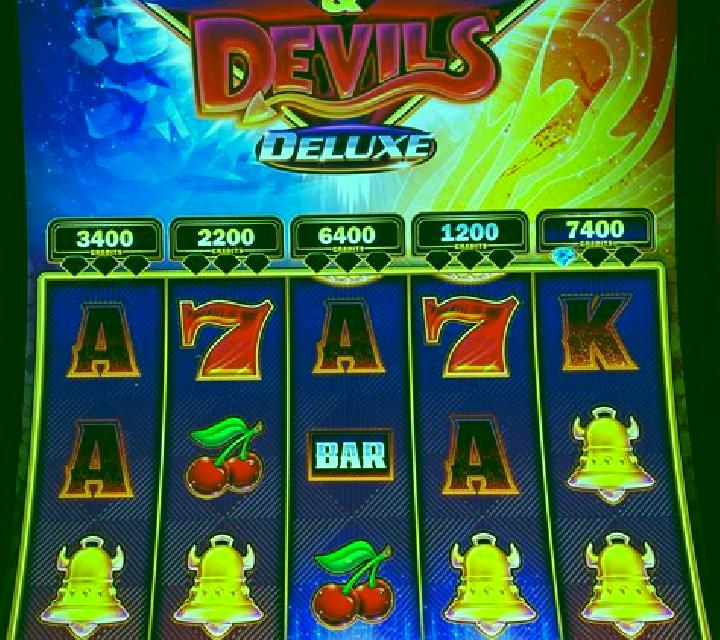 7 Dwarfs Diamonds slot machine