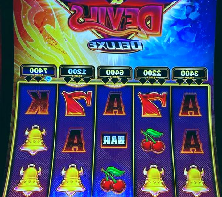 777 Devil s Charm slot machine