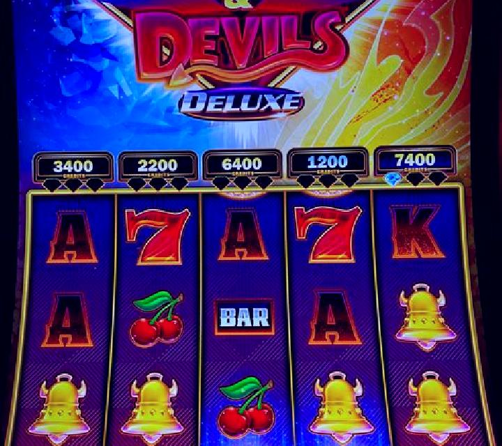 7s Deluxe slot machine