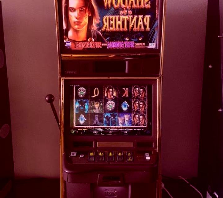81 Panther slot machine