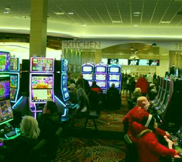 Aces & Eights (Habanero) slot machine