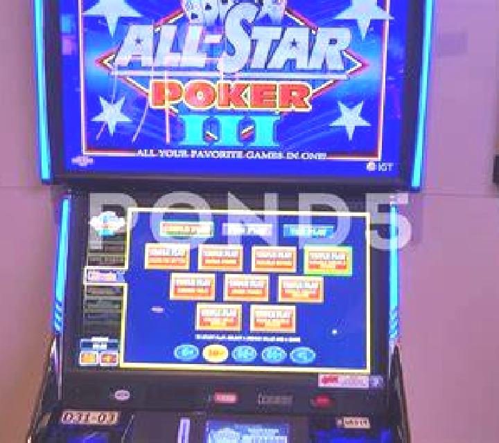 Aces & Faces Mega Poker slot machine