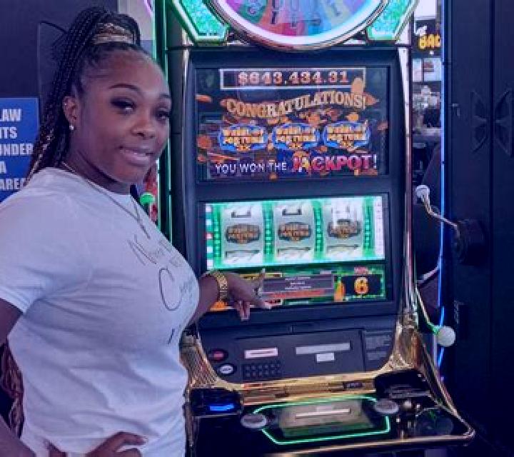 Acrobatics slot machine