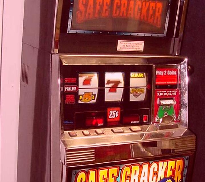 Action Bank Safe Cracker slot game