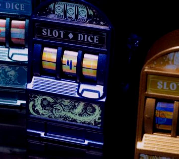 Action Dice slot machine