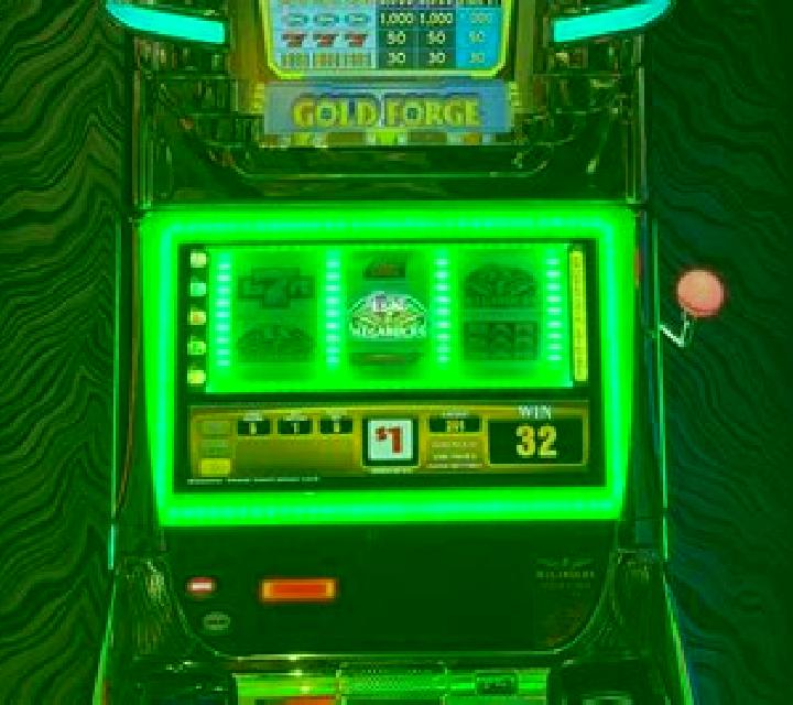 Along slot machine