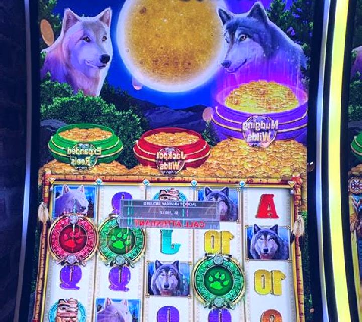Around the Reels in 80 Wilds Jackpot slot