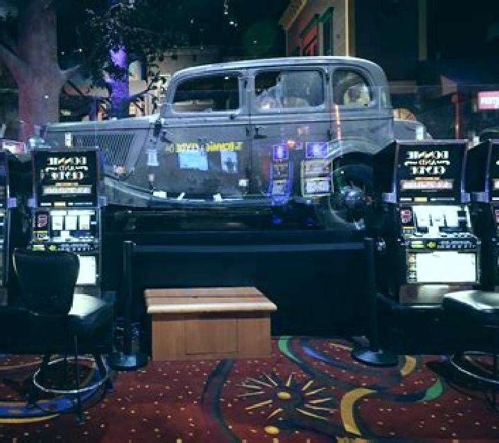 Art at the Museum slot machine