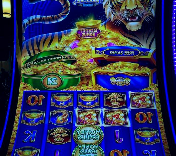Athena s Treasure slot machine