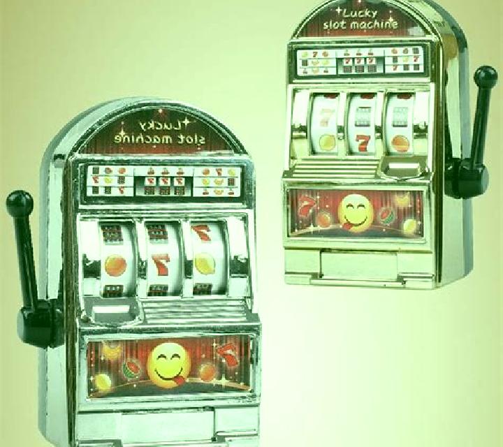 Attack of Toys slot machine