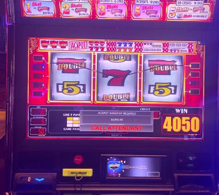 Baccarat Multiplayer slot machine