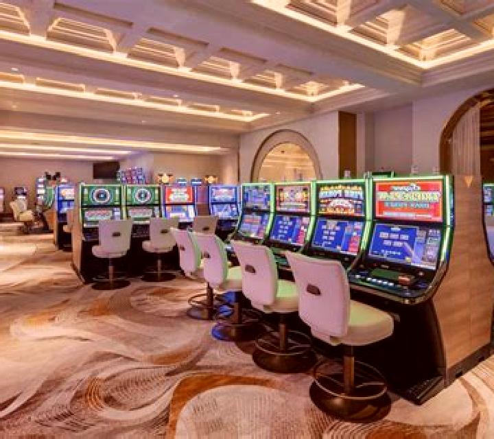 Baccarat Professional Series High Limit slot game