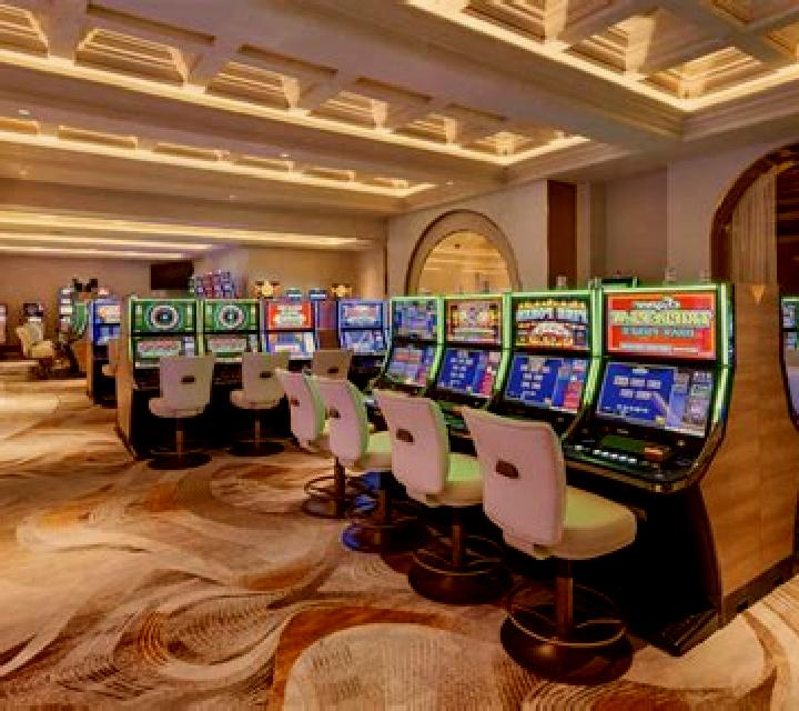 Baccarat Professional Series High Limit slot machine