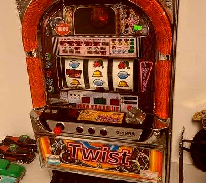 Banana Twist slot machine