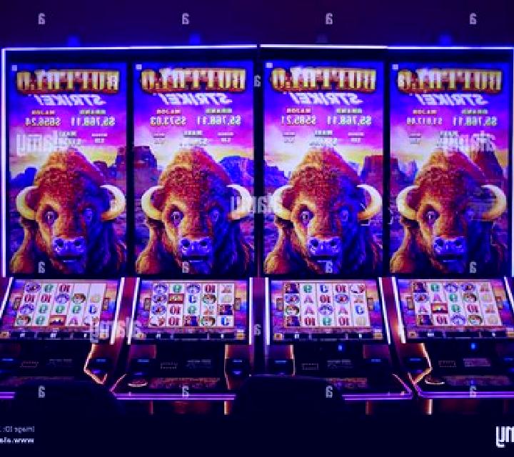 Banner Strike slot machine