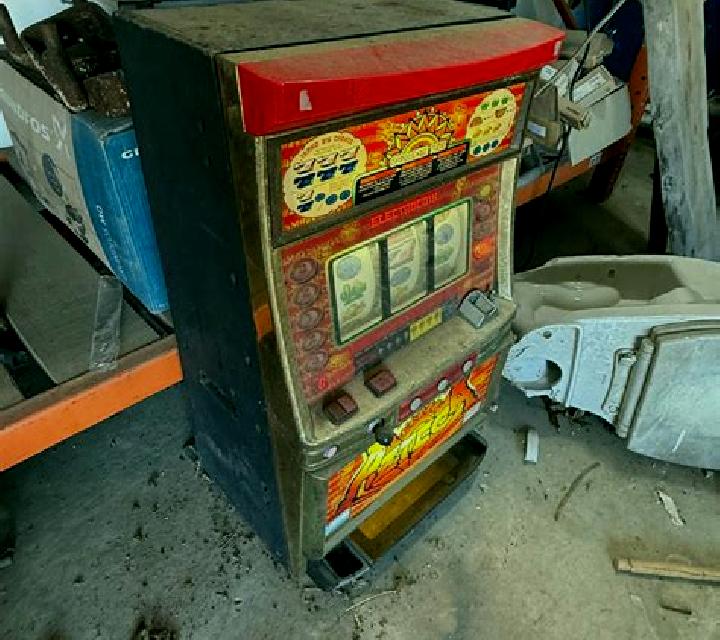 Beach Party (PAF) slot machine