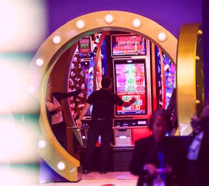 Big Red (Aristocrat) slot machine