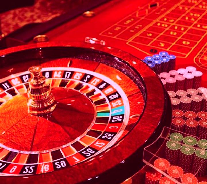 Big Small Casino Royale slot game