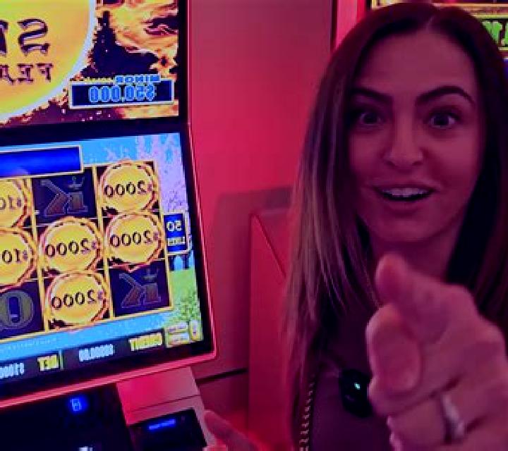 Bikini Lady slot machine