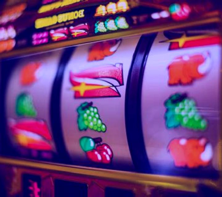 Bikini Queens Live slot machine