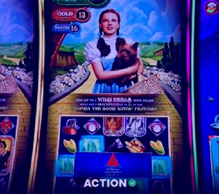 Bikini Queens - Making Waves slot machine