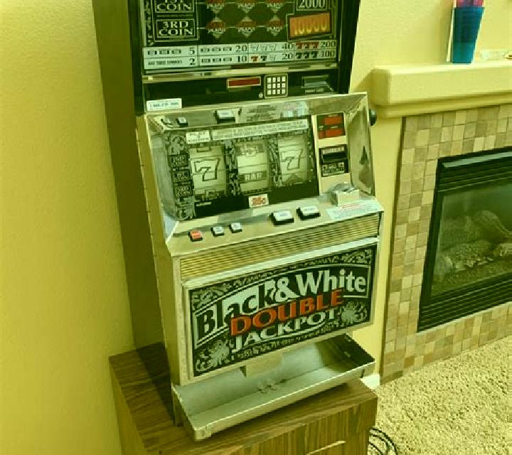 Black Cat Whisper slot machine