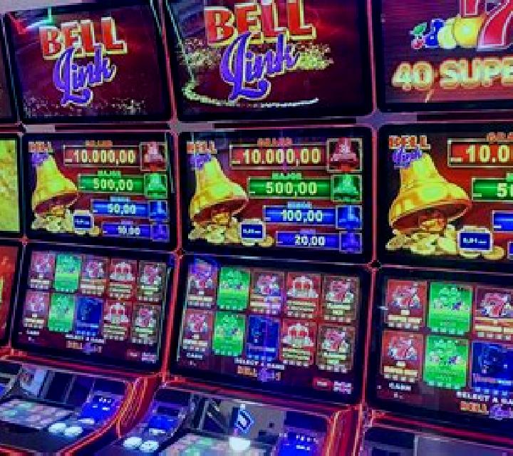 Black Diamond Bell Link online slot