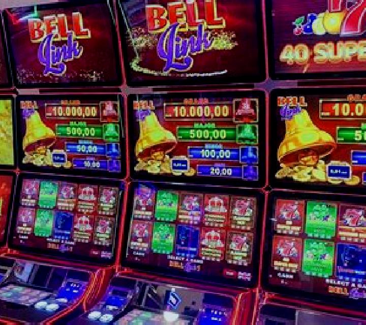 Black Diamond Bell Link slot game