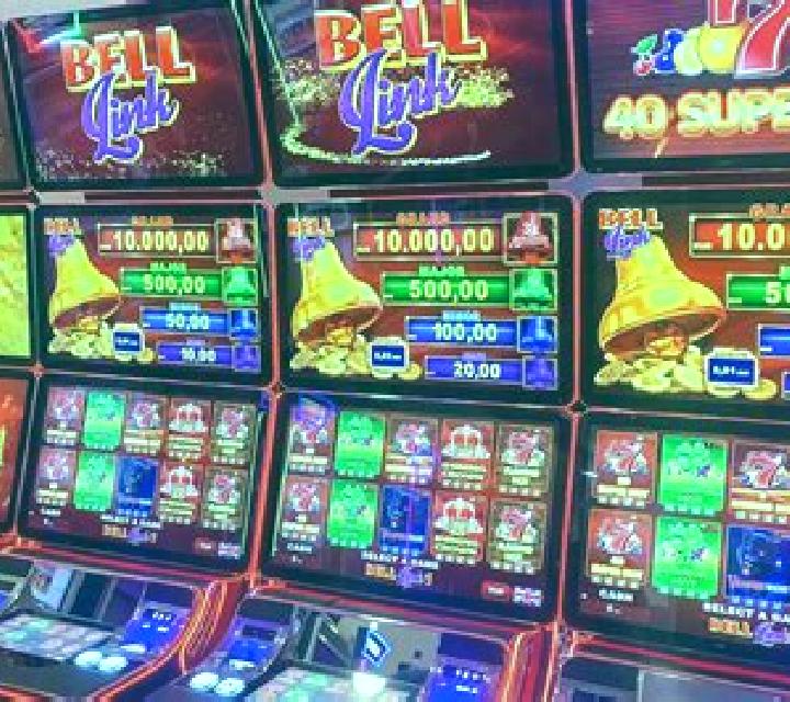 Black Lounge Bell Link online slot