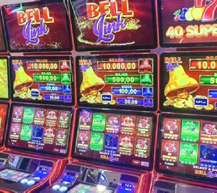 Black Lounge Bell Link slot machine