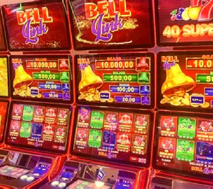 Black Seven Bell Link online slot